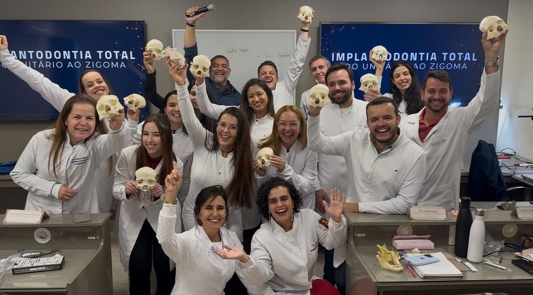 Turma de alunos com certificados