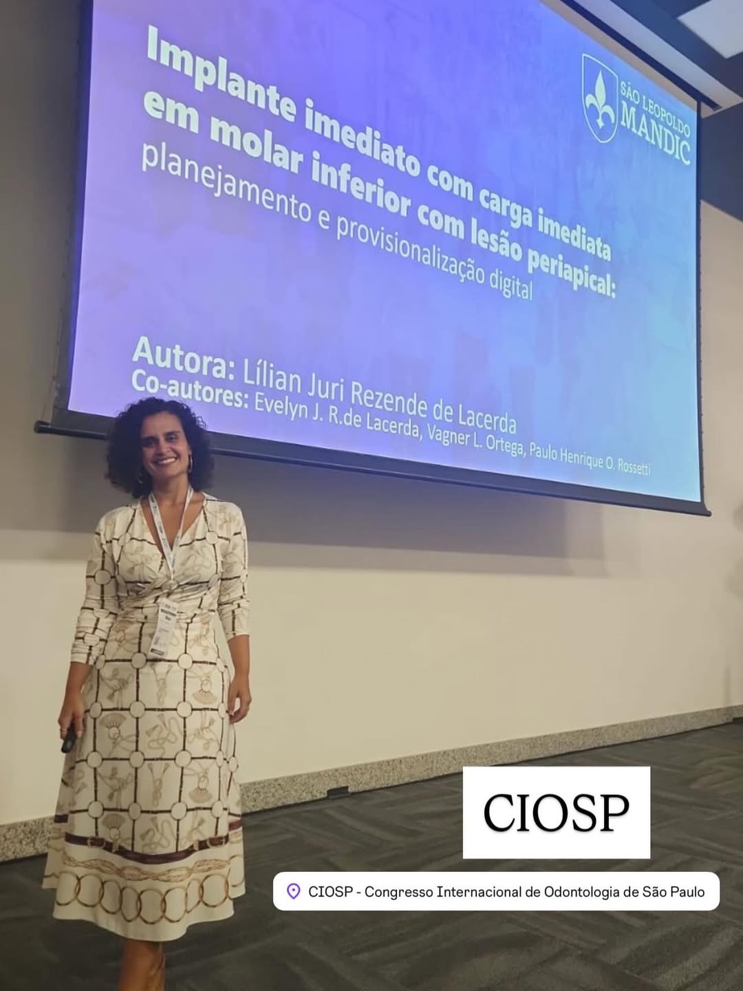 Dra. Evelyn ministrando aula